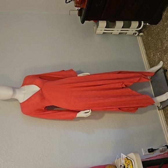 LOVE LIKE SUMMER Hot Pink Assymetric Flare Sleeve Tie Back Sharkbite Dress - Picture 2 of 8